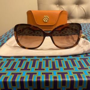 Mint condition Tory Burch Oversized Sunglasses
